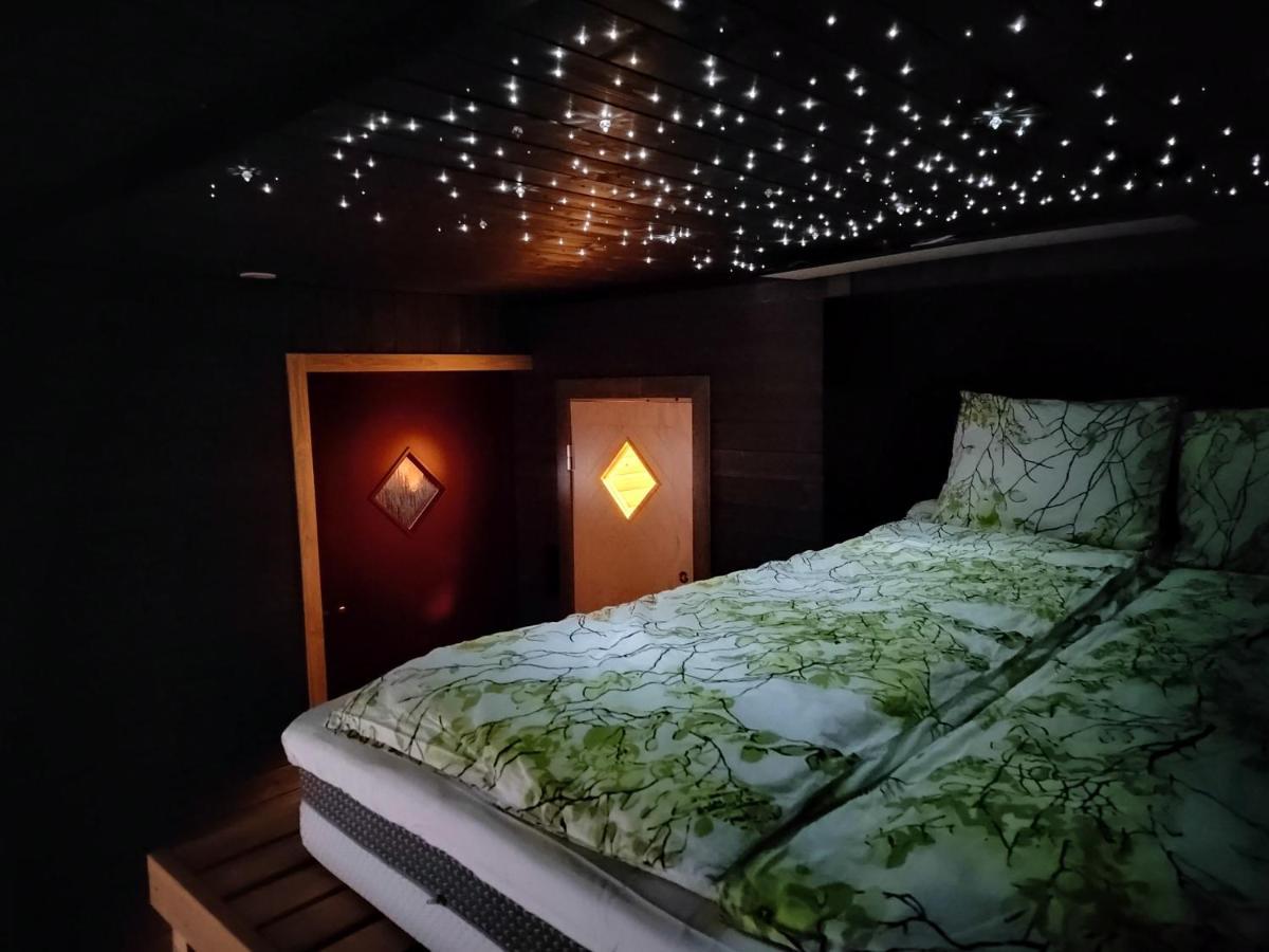Relax & Recharge - A Unique Suite With A Touch Of Luxury - Hot Tub And Sauna Inspired Decor #Not A Real Sauna# Easy City Access - Direct Train 15 Min To City Helsínquia Exterior foto